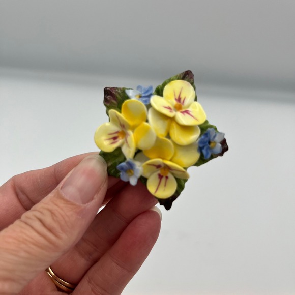 Vintage Porcelain Floral Brooch Yellow Violets Flower Pin Costume Jewelry - Picture 1 of 4